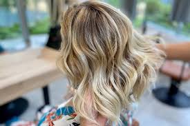 Éclaircir ses cheveux : 4 méthodes efficaces et naturelles